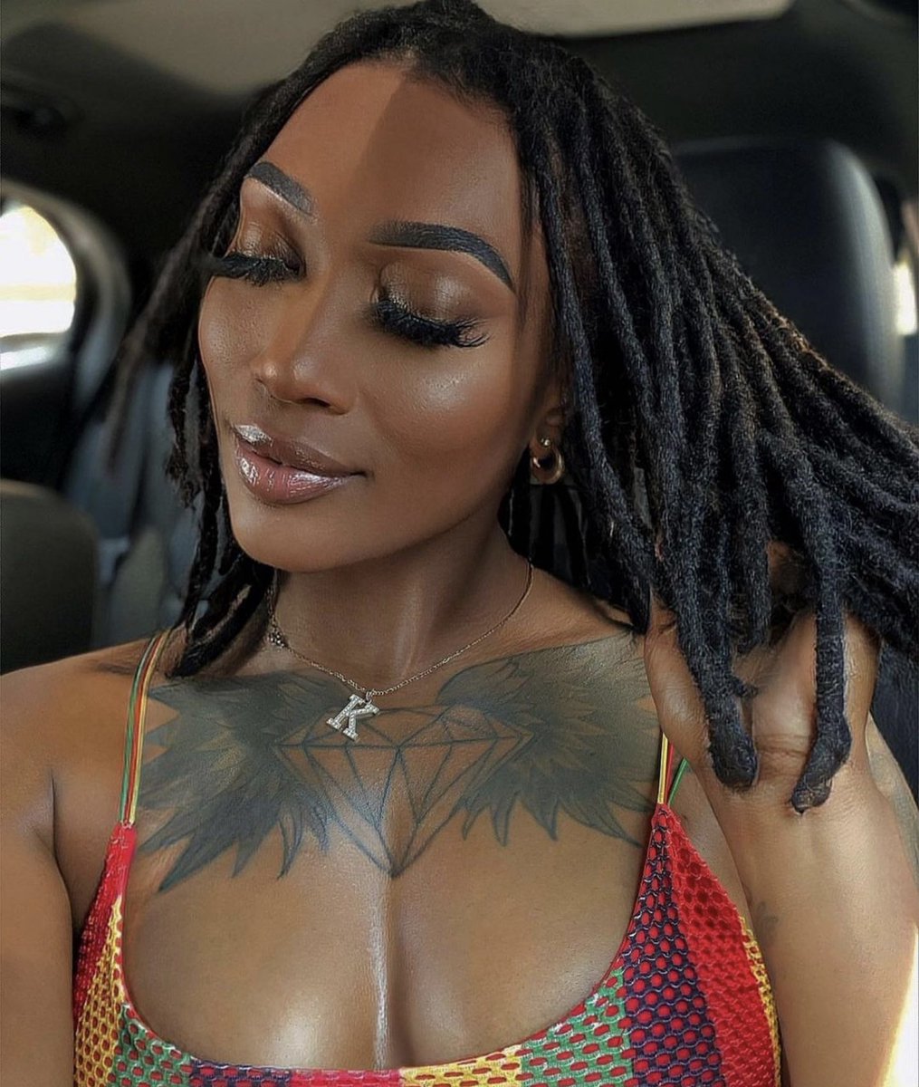 18_locs's tweet photo. Your Intuition is the Gift 🎁 of Divine Protection. Trust it more 🙌.
•
📸: IG/theeonlykee__👸
•
•
#locstyles #locs #locstylesforwomen #womenwithlocs #locgoddess #locgoals #locgang #thicklocs #locupdo #blackgirlswithlocs #girlswithlocs #locs_18 #locs_18_pic https://t.co/2zIMv96zv1