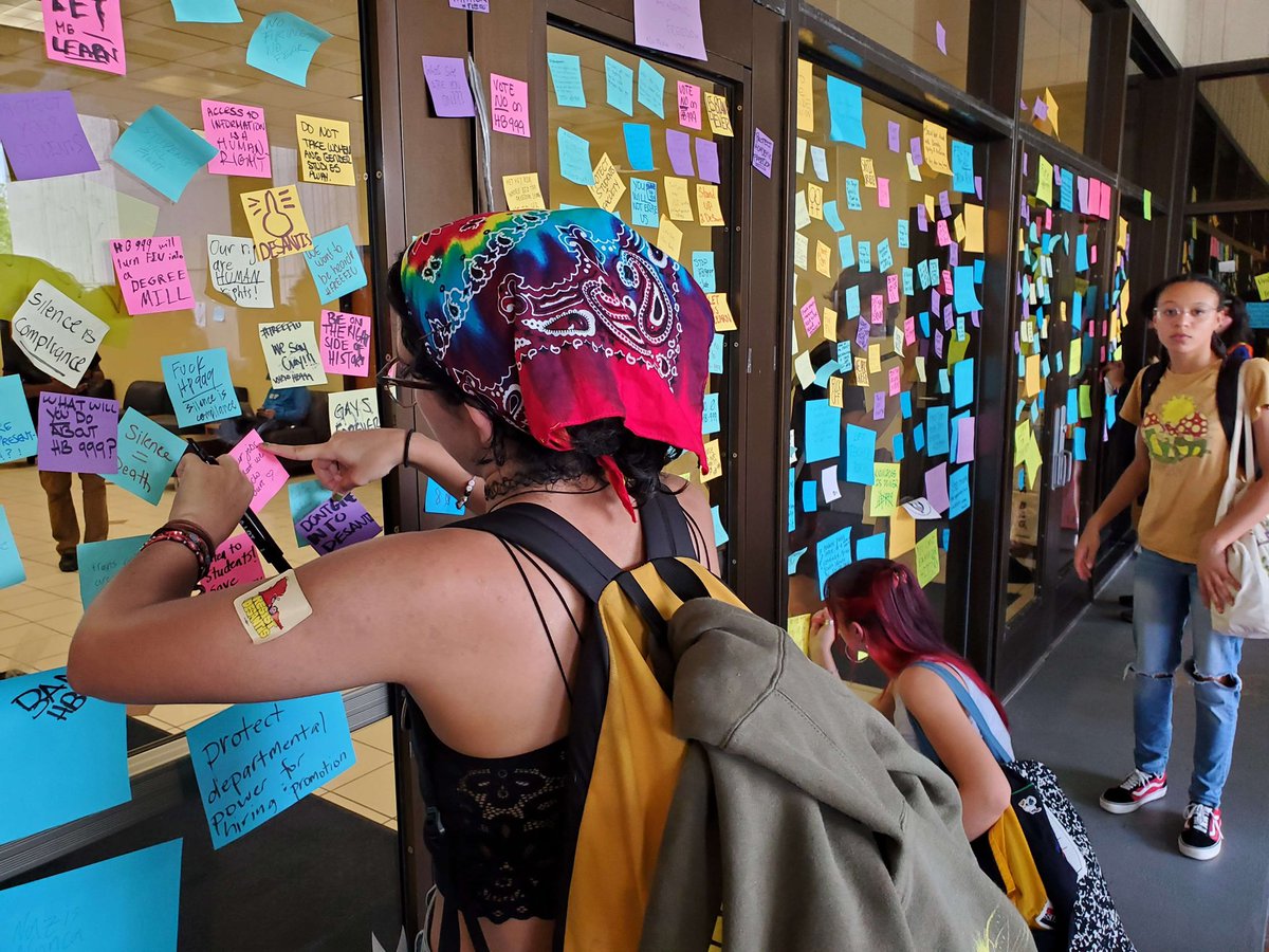 THANK YOU to everyone who attended our walkout against HB 999!  This is a message to our complicit admin- President Jessell and the Board of Trustees - that FIU students, faculty, and community members will fight to defend academic freedom and diversity. 

NO FIRINGS, NO FEAR!
