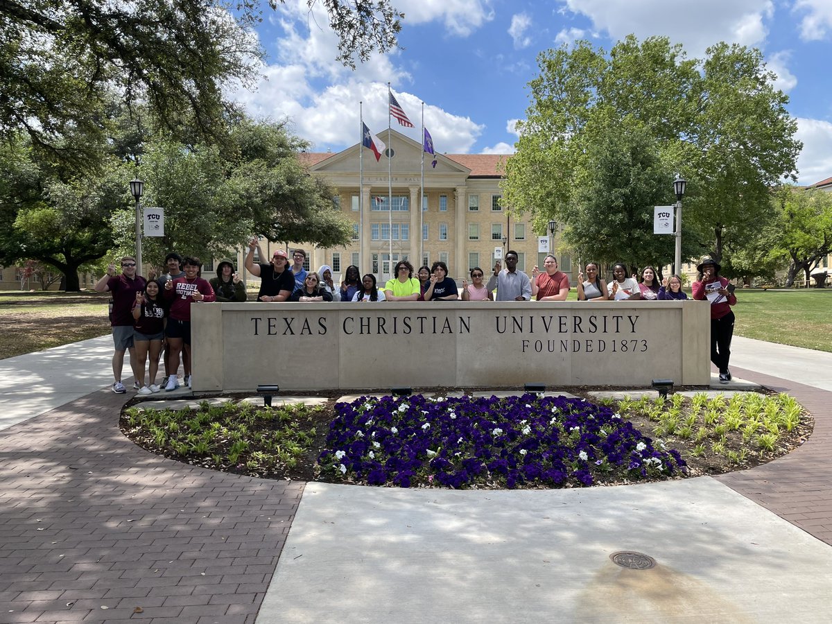 CoachGerhart's tweet photo. Our @LegacyRebels got to visit the @TCU campus next. It was a pretty campus with many friendly students! #GoFrogs @LegacyRebels https://t.co/2okaidw2Zw