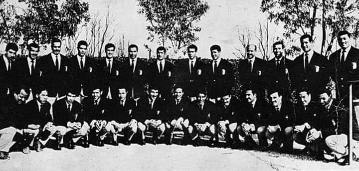 zitofaa's tweet photo. Il y a 65 ans, le 13 avril 1958 est né la glorieuse équipe du FLN  ambassadrice de la révolution algérienne ! Cette équipe a sillonné durant plus de 4ans le monde pour porté la voix de l'Algérie.
Allah Yerham ceux qui nous ont quitté et longue vie à Mekhloufi, Defnoun et Maouche. https://t.co/5mCk4cNG28