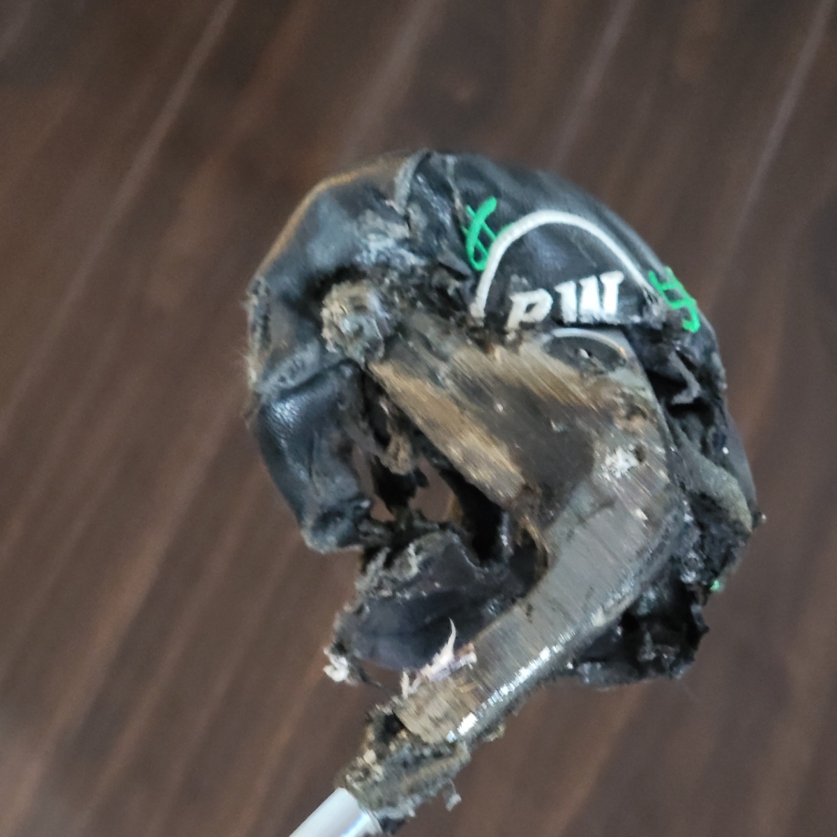 greife_tim's tweet photo. @MNGolfAssn @FOX9 @PowerTripKFAN @MnDOT 
How would you handle this situation? On a return Flight @Delta Drops your @PXG golf clubs off the transport, runs them over and drags them to baggage claim, Offers $610 to replace the damaged bags, and claims no liability on the clubs? https://t.co/U3RgRhegFA