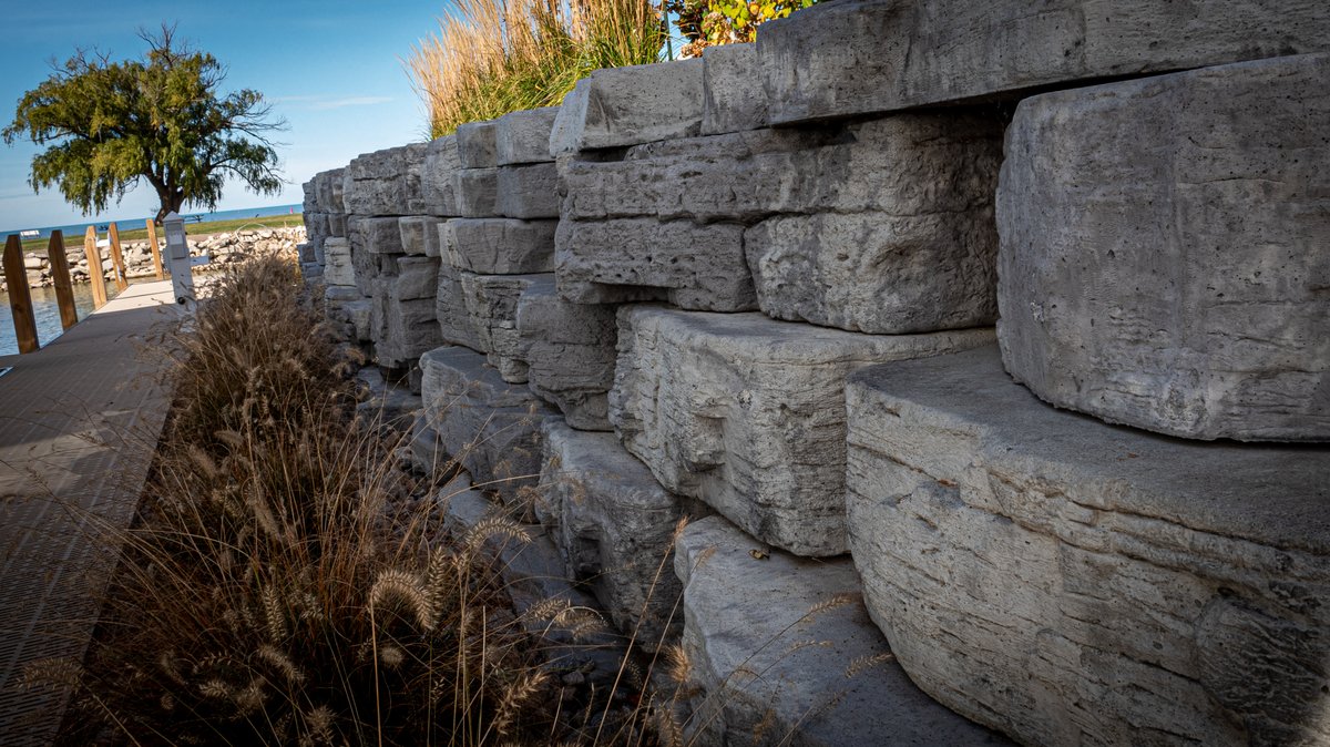 Browns1907's tweet photo. Beauty job 👏 in Lighthouse Cove, ON
A perfect showcase for the impressive Outcropping Wall
The pictures only show a small fraction of the scale, but you get the idea 😜
It’ll be sure to turn a few heads if you’re boating in the area this year! 🛥️🎣
#builtwithbrowns https://t.co/KmfTJPrdwB