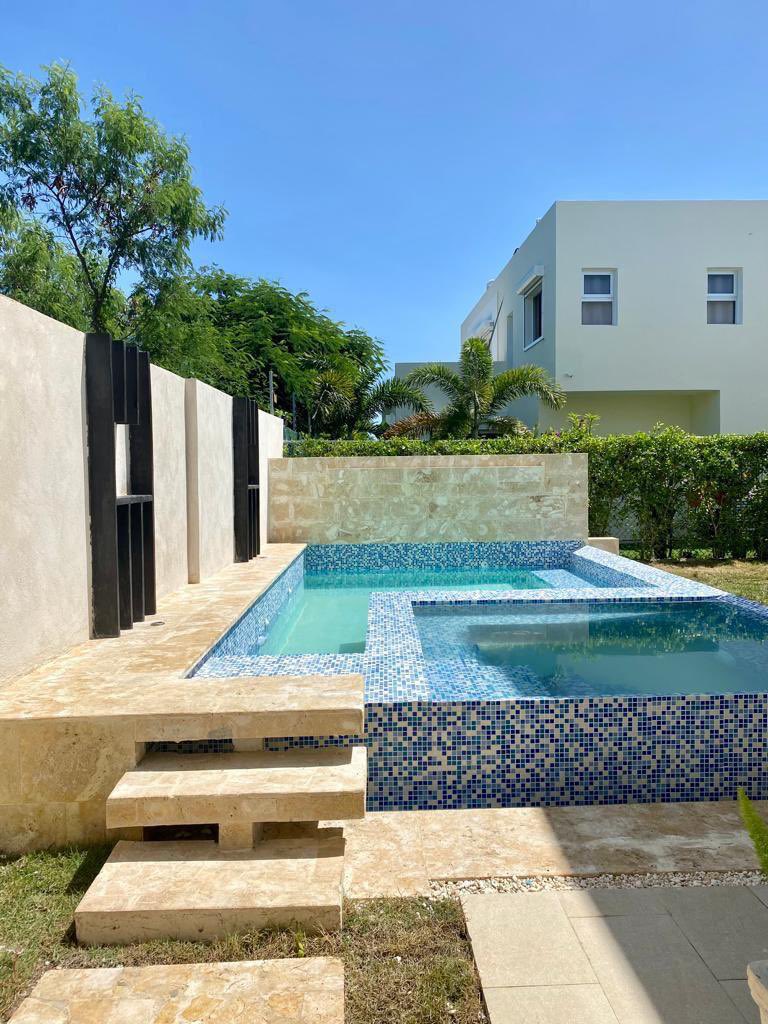 condesatv1's tweet photo. Villa en San Juan Lakes, modelo Miami de 307 m2, 4 habitaciones con baño, más servicio con baño, tres parqueos, piscina. Se entrega con los aires, nevera, estufa, extractor y lavadora/secadora. Precio: en 470 mil dólares.

📲 849-867-1405 https://t.co/MPKuH7LBcS