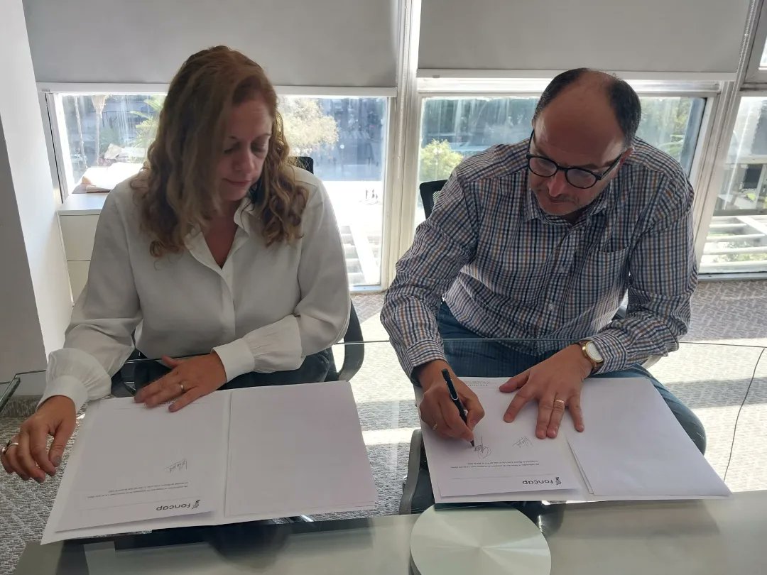 FoncapSA's tweet photo. ✍🏽Firma de convenio con @sacudaoficial, el ecosistema financiero para impulsar a los negocios liderados por mujeres de LATAM

A partir de este acuerdo nos proponemos  reducir las brechas de desigualdad en el mercado financiero.

#InclusiónFinanciera #IgualdadDeGénero @pablogarate https://t.co/WWFIQEpIVf