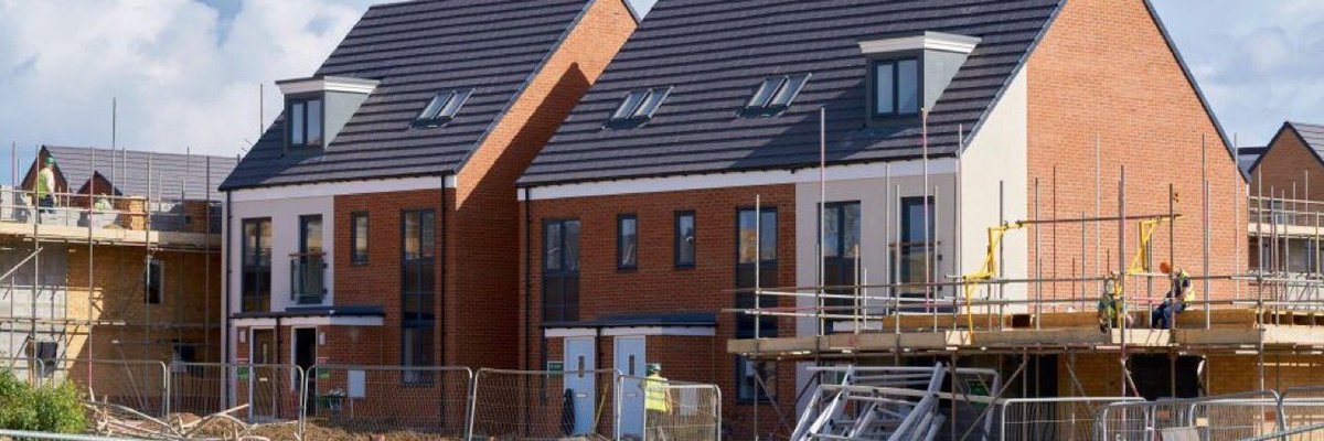 lending4's tweet photo. If you have a small #development you need to #fund, you may not know where to go to get the #money you need. 

We work with #lenders that love #funding smaller projects meaning you can focus on the development while we handle the funding. https://t.co/NzSttV7p5o