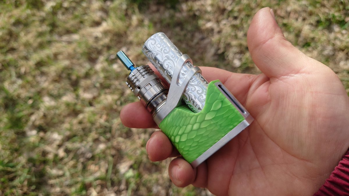 CebrjowHwScHCkj's tweet photo. 皆さんおはよっチェ😆👍今日も宜しくご安全に🙇💦Telli's MOD Queen II + #ambitionmods Ripley MTL/RDL RDTA + #SPICEドリチ 😋💦 #VAPE #vape好きな人と繋がりたい #VAPE好きと繋がりたい #VAPE初心者 #DNA60 #Tellismod https://t.co/kAiDsngwtU