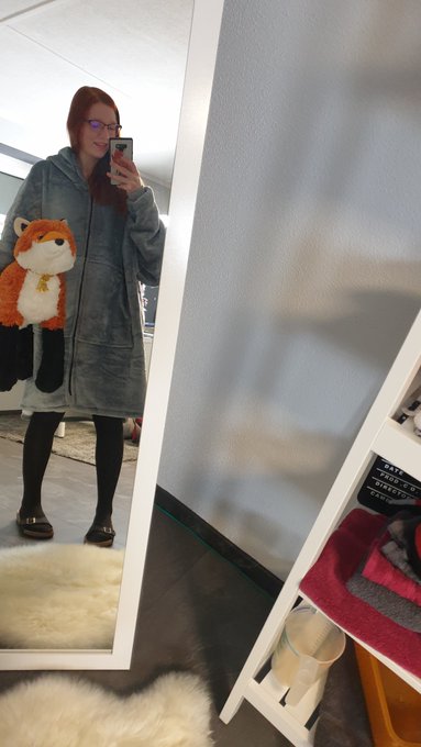 Fuchspflege 😜🤭🦊 https://t.co/rN3DHS60QW<a href="/tag/redhead"class="tags"><span>#redhead</span></a><a href="/tag/hotel"class="tags"><span>#hotel</span></a><a href="/tag/girlswithglasses"class="tags"><span>#girlswithglasses</span></a><a href="/tag/vienna"class="tags"><span>#vienna</span></a><a href="/tag/wien"class="tags"><span>#wien</span></a>