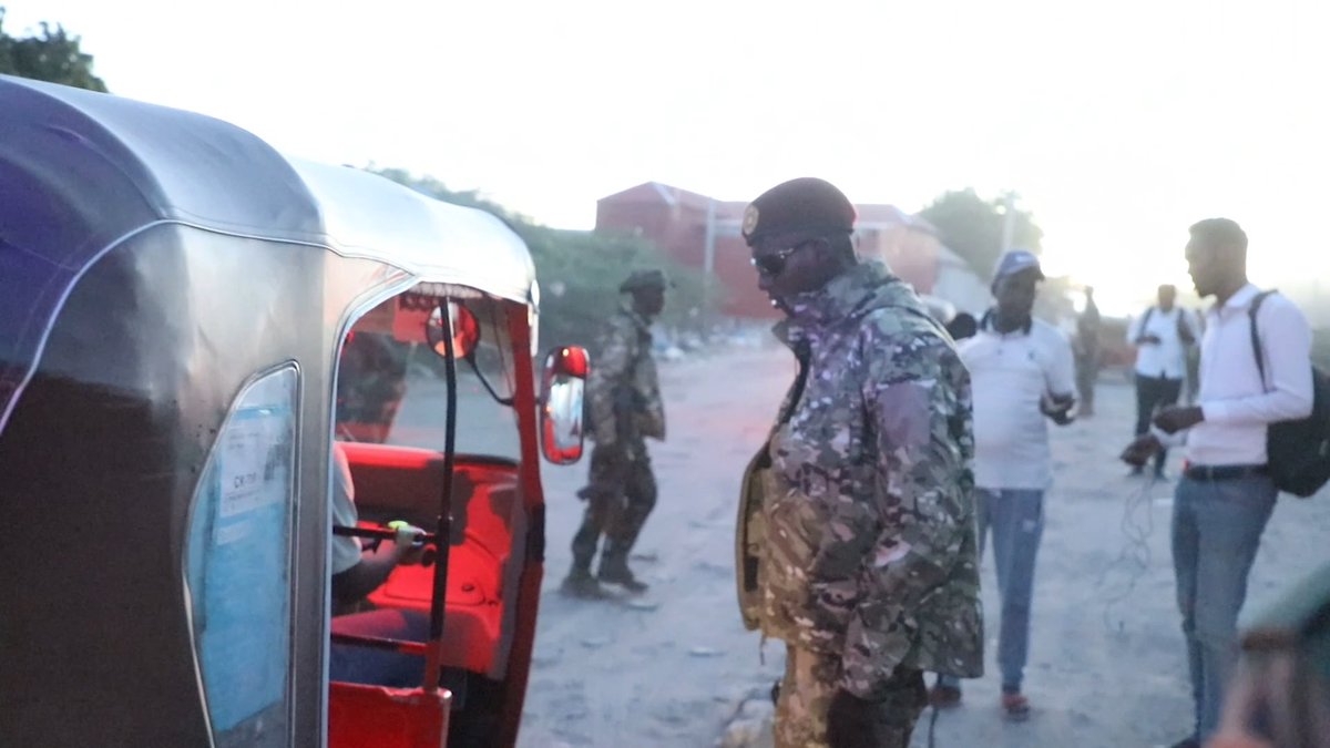 dhoorebbc's tweet photo. #Somali National Army’s police unit started conducting security operations in various neighbourhoods in #Mogadishu to prevent organised crimes and terrorists.
#Somalia https://t.co/7mbWy6272g