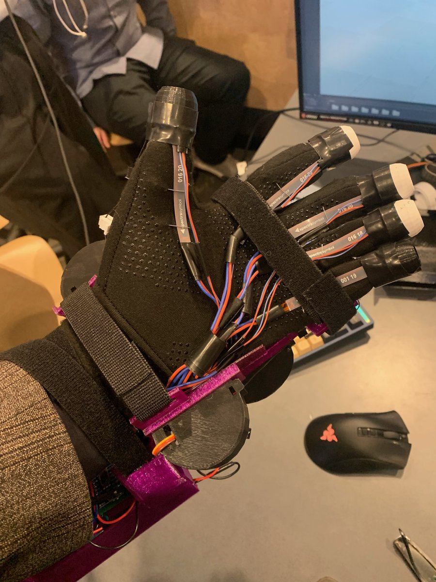 MSRG_Org's tweet photo. Congratulations to all the 4th-year undergraduate students who completed their Capstone Design Projects at the @uoftengineering 2023 Design Fair! This year, MSRG’s projects included a writing robot powered by AI (1/2) https://t.co/WMHQxCdN4U