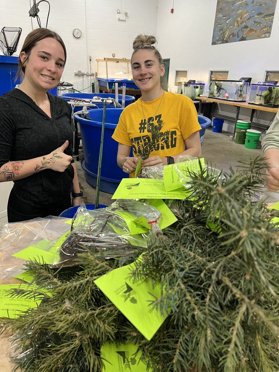 OregonClayFFA's tweet photo. Our students spent the day helping  @LucasSWCD pack 7000+ tree seedlings for their spring sale! 🌱🌿🪴 https://t.co/hWq4CZJR17