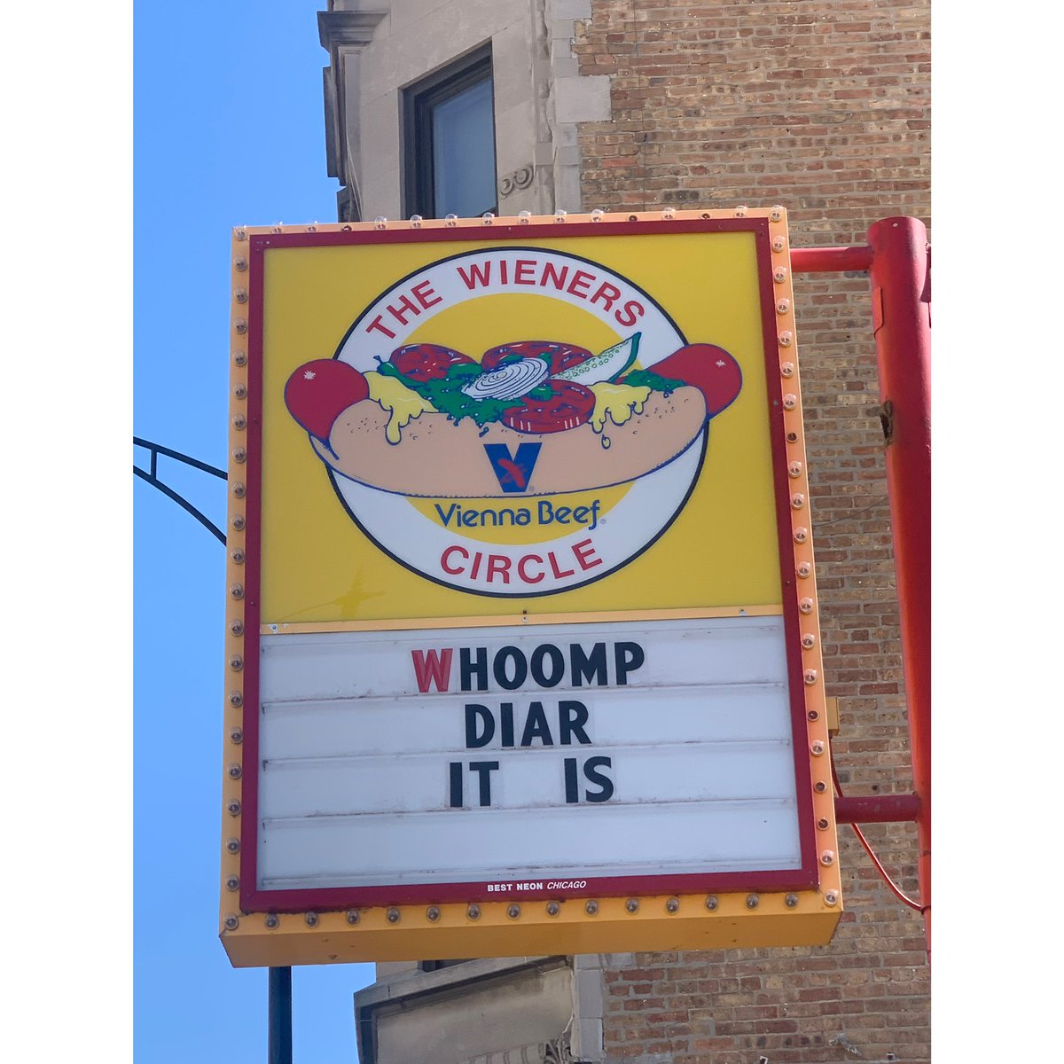 TheWienerCircle's tweet photo. Asking @DeMar_DeRozan on behalf of @chicagobulls fans everywhere to pls let Diar get one more day off school for the @MiamiHEAT tomorrow night! #KingOfTheFourth #KingOfTheNorth https://t.co/V6zNEdK8xo