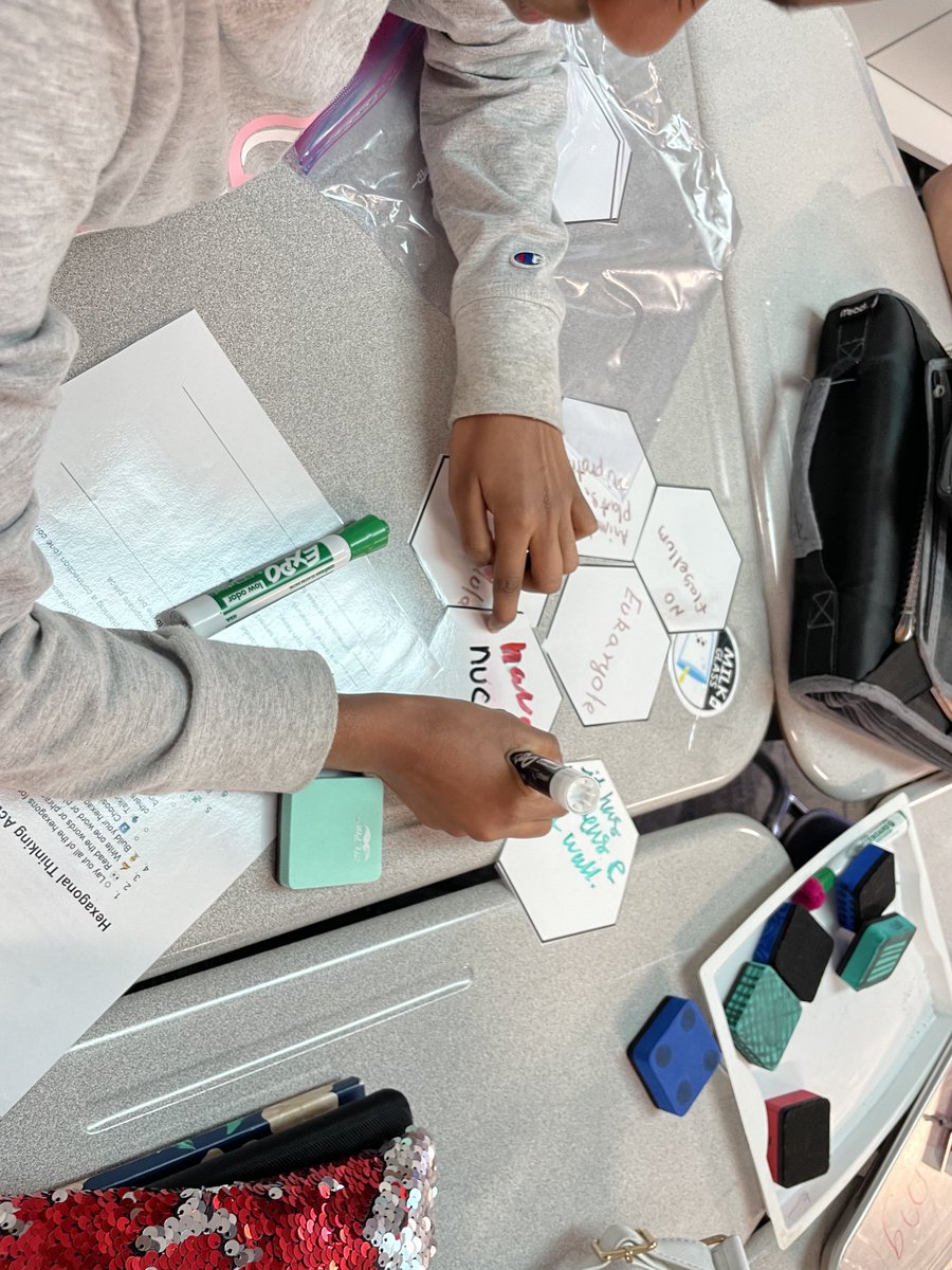 Clara Caussey tweet media