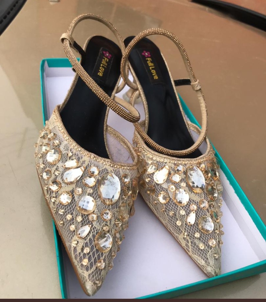 Jomilojju's tweet photo. This shoe, as a gift to a #FOJJ!
Shey e go fit you? Shey e go fine for your leg well well? Where will you rock it to? You are pairing it with??

Shoe size is 41.

@_Oluwanifemi___ will pick ONE winner this weekend.

Good luck, everyone.

Cc @VendorsPRO

#VendorsPRO https://t.co/13f4EpXQEZ