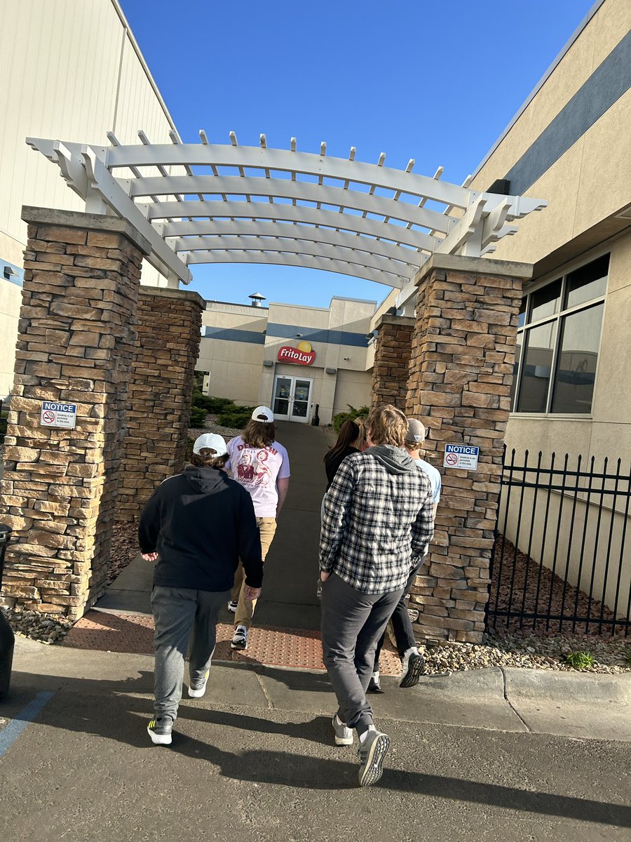 KSUGSCC's tweet photo. Thanks to @Fritolay for a wonderful tour of their Topeka facility on Tuesday!  

#LearningInTheField https://t.co/foaL8zFqbb