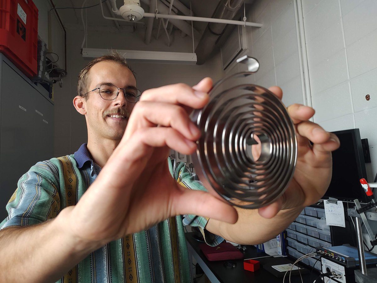 JSG professor Nicola Tisato and grad student <a href="/EthanConradGeo/">Ethan Conrad</a> are making miniature earthquakes right on the <a href="/UTAustin/">UT Austin</a> campus. Data from their experiments could help scientists forecast the real things. tinyurl.com/yc5yvn9v