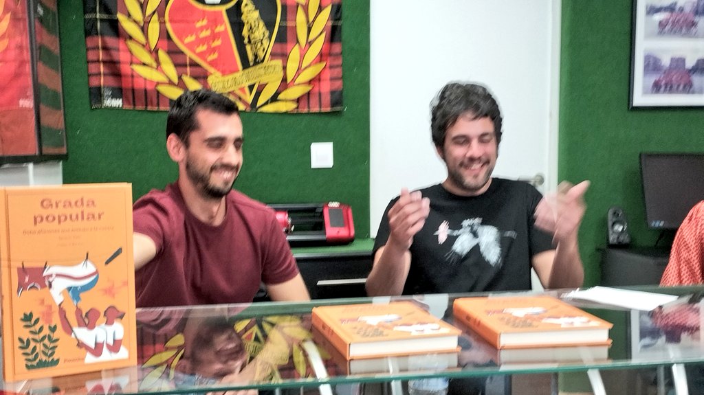 CiudadDeMurcia's tweet photo. Lectura #GradaPopular
PRESENTACIÓN | 📖
🗣️"El fútbol es deporte e industria pero también es una manifestación cultural como la música o la gastronomía". @ipatolorente https://t.co/fElM5V4SKK