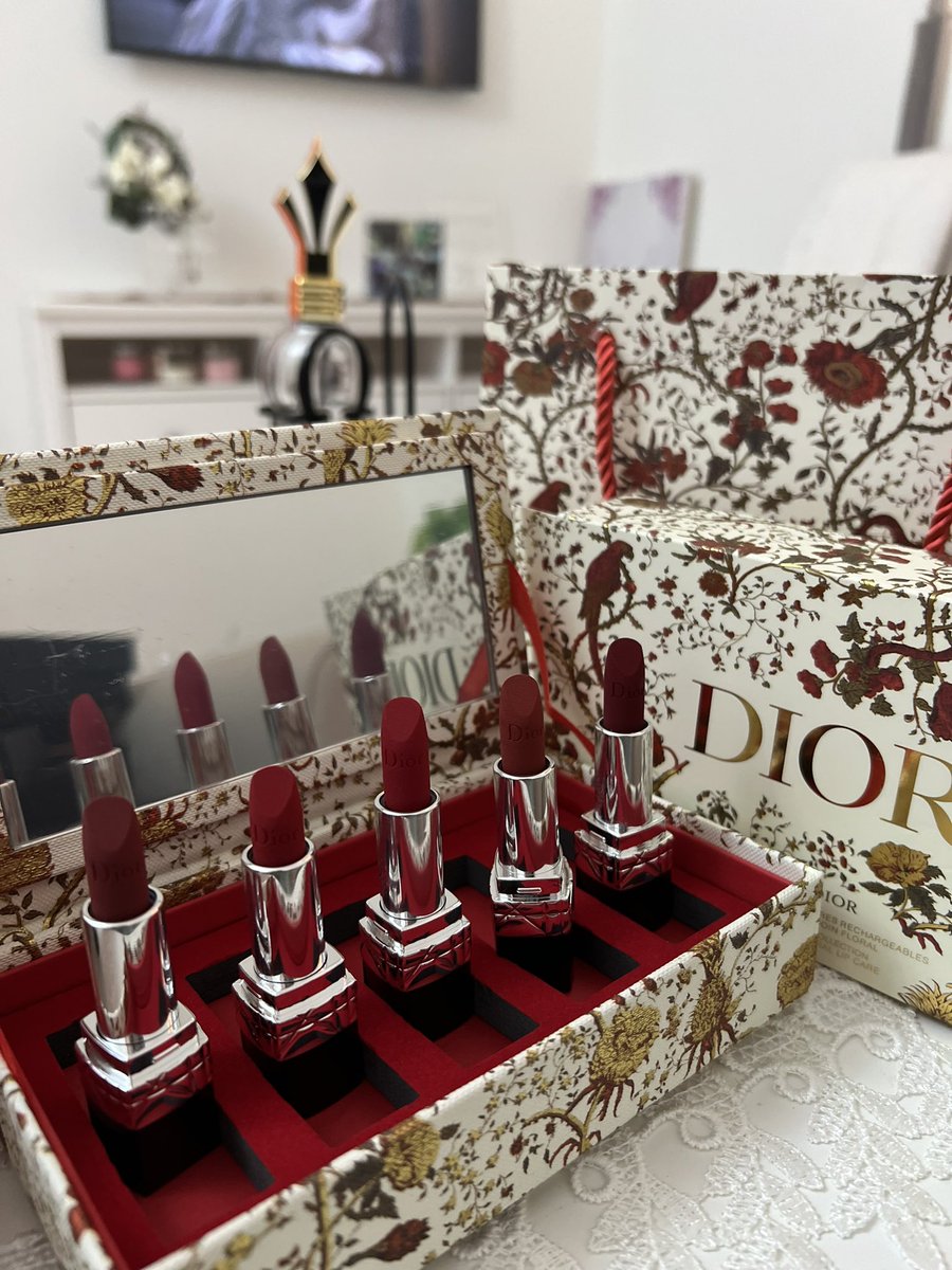 KhaloudStore's tweet image. حبايبي متوفر بوكس ارواج ديور الأصلي 💛😍. 

السعر :٤٥ ريال.