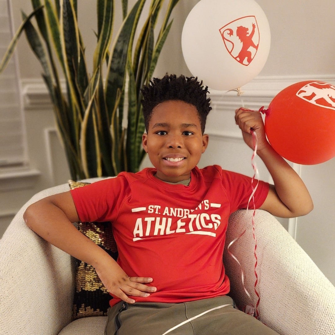 SAES's tweet photo. Project Red Balloon is one of our favorite St. Andrew's traditions. Parent volunteers fanned out across the region on Tuesday to deliver balloons to our new families. Welcome to the Pride! #Ready2Roar https://t.co/jOelLbyAkr