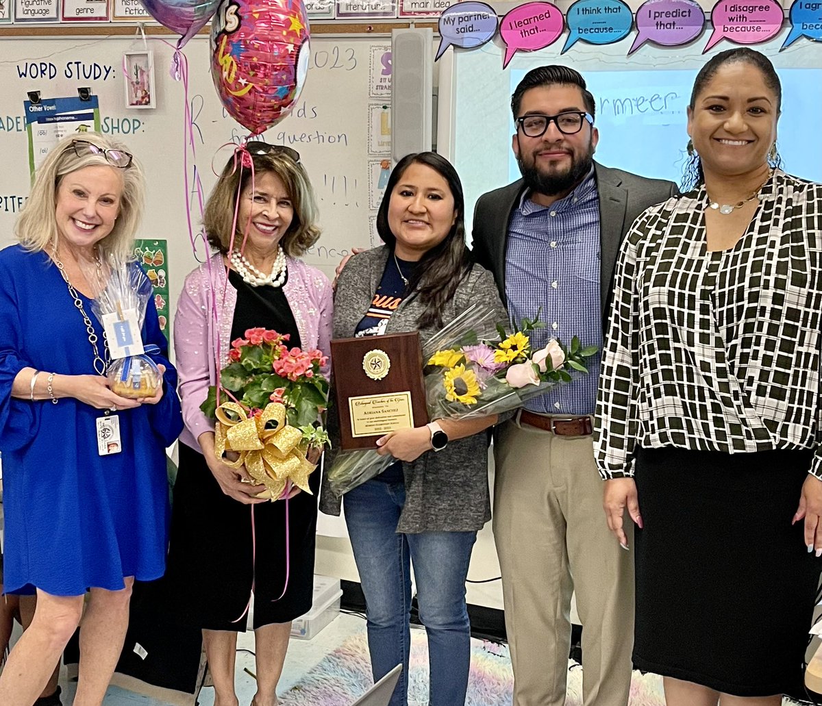 Please join us @HISDMultiPrgms in announcing Ms. Adrianna Sanchez @MsASanchez09 as the ⭐️⭐️⭐️HISD ESO2 Bilingual Teacher of the Year! ⭐️⭐️⭐️@ResendizEDU @DrShanaPerry @HISDElementary2 @acastro_hisd @KateAndersonML @monreal_sonya #HAABE #BilingualEducation