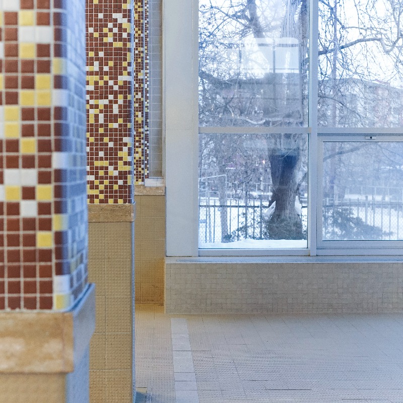 DesignMontreal's tweet photo. [APPEL DE PROPOSITIONS] Repenser et reconstruire le Centre Gadbois pour créer un équipement sportif de qualité et préserver les éléments architecturaux. Cela vous parle? Inscrivez-vous avant le 25 mai 2023.
