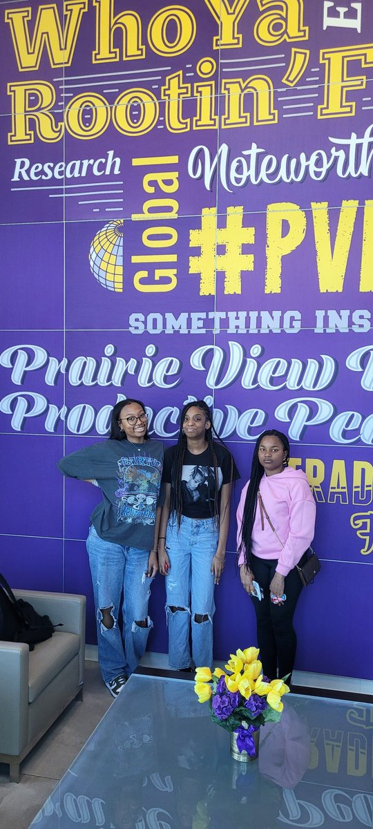 hebron_bsu's tweet image. Perfect day for a spring semester campus visit 💜💛💜 @PVAMU #LISDHBCU @Hebron_HS @Amy_Boughton @Wernekea