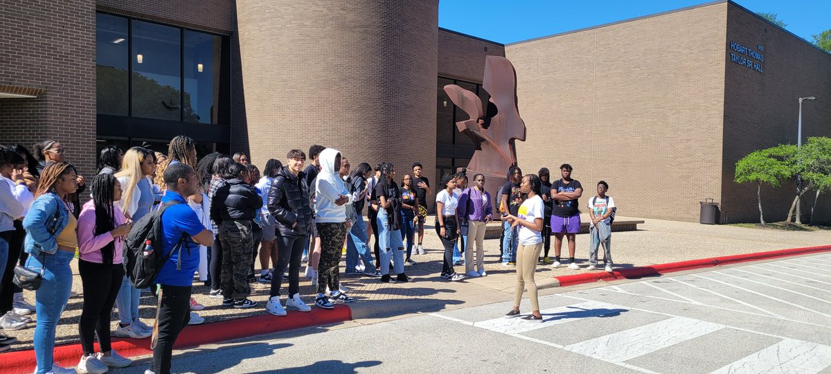 hebron_bsu's tweet image. Perfect day for a spring semester campus visit 💜💛💜 @PVAMU #LISDHBCU @Hebron_HS @Amy_Boughton @Wernekea