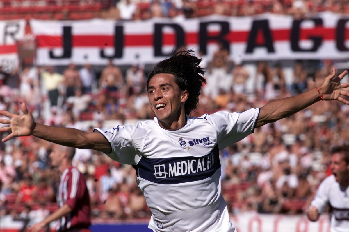 Estandarte_Trip's tweet photo. 🐺📽️ EL ÚLTIMO TRIUNFO ✅

👉 El 27 de noviembre del 2005, #Gimnasia venció a River por 3-1 en el Monumental.

⚽ @TurboVargas x2 y @luquitaslobos marcaron los goles del Tripero aquella tarde.

#CGE #GELP https://t.co/XO0yQCDg3Z