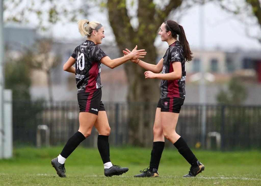 unigalwaysport's tweet photo. The scholarship application deadline is tomorrow at midnight. 

Apply now to receive expert coaching to take your skills to the next level ⚽ 

Don't miss out on this opportunity to be part of one of the strongest women's soccer programs in the country 💪

https://t.co/kzPX6yO47i https://t.co/kAZhUYZFrF
