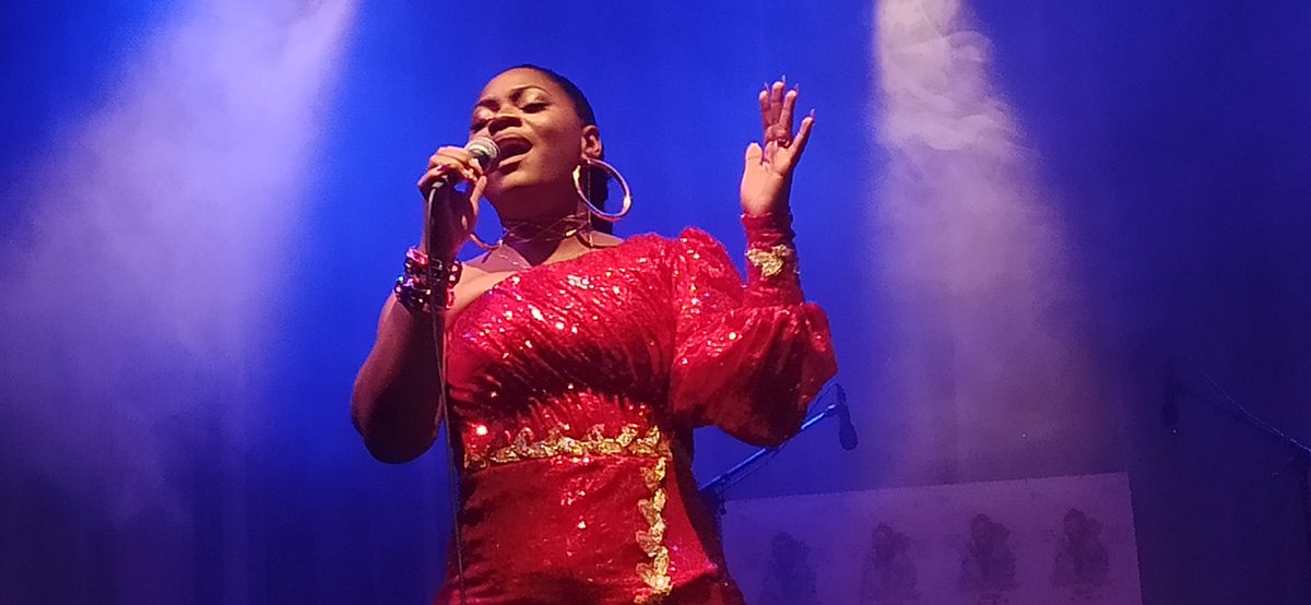 Reporter4Music's tweet photo. 🇨🇲 Le 6 avril 2023 à @IFCameroun, marquait le retour sur scène après deux ans, de @sandrinennanga. J'ai immortalisé cela à travers quelques images 📸 

#Cameroun
#SpectacleLive 
#Concert https://t.co/DyaqnWt36f