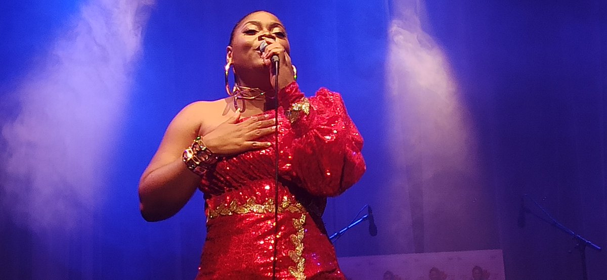 Reporter4Music's tweet photo. 🇨🇲 Le 6 avril 2023 à @IFCameroun, marquait le retour sur scène après deux ans, de @sandrinennanga. J'ai immortalisé cela à travers quelques images 📸 

#Cameroun
#SpectacleLive 
#Concert https://t.co/DyaqnWt36f