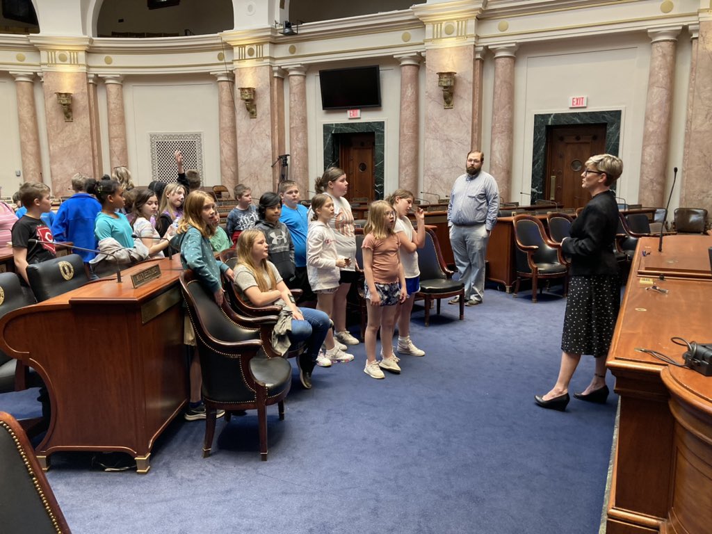 hFischerMs's tweet photo. Awesome tour of the Capitol Building! Special thanks to @Rachel4KY for joining us. https://t.co/xdoj4o03or
