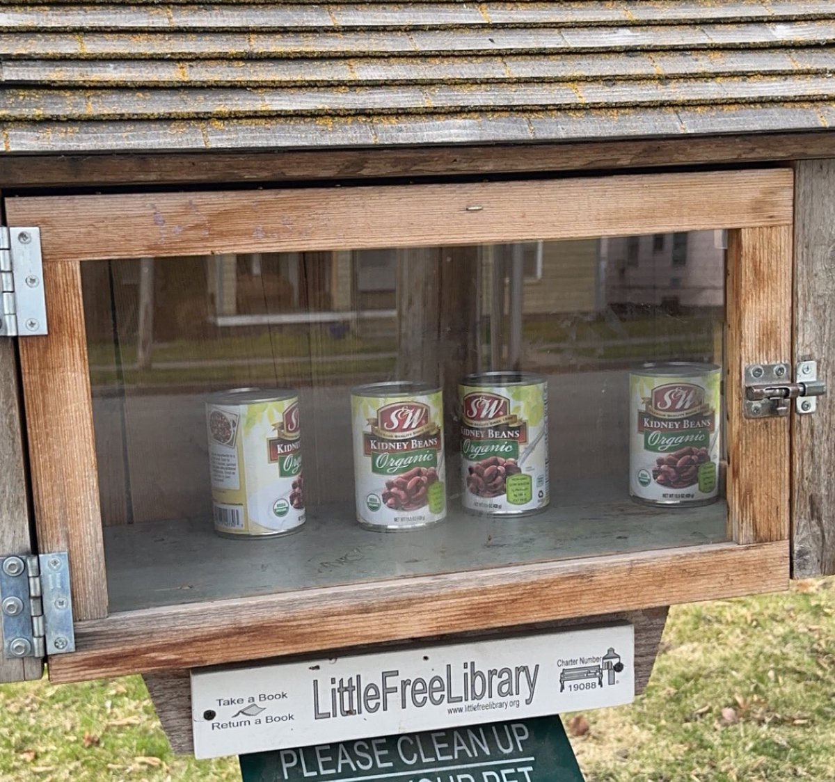 asortoflight's tweet photo. I love Literature 💖 #littlefreelibrary https://t.co/wtcJuz4ole