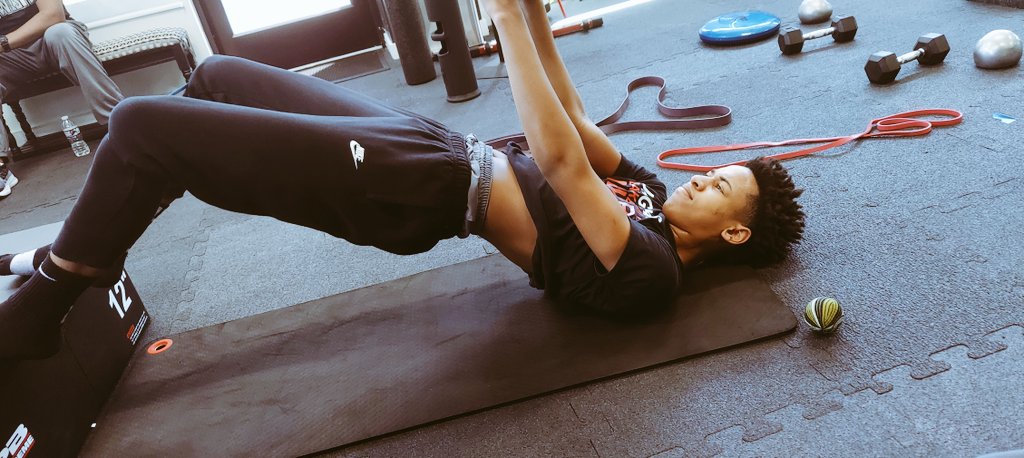 Train the Mind and everything else will follow.

#Mindset #inspiration #o2zone #omarjones #core #isometric #hip #mobility #glutes #basketball #StrengthTraining #beapro