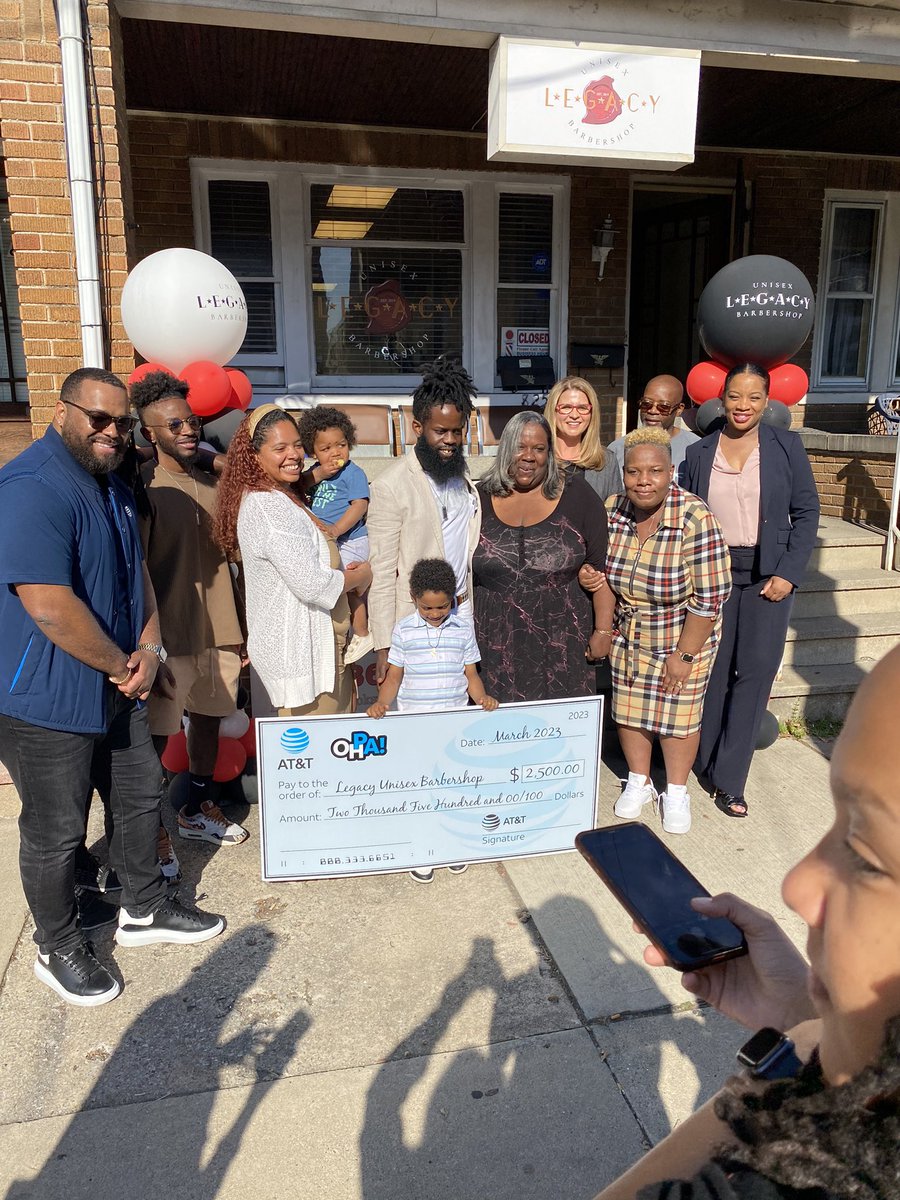 What a great way to start the morning by attending the AT&T Black Owned Business Award Check Presentation at Legacy Unisex Barbershop in my hometown of Bethlehem PA. Great business and great family who services and gives back the community. @LifeAtATT