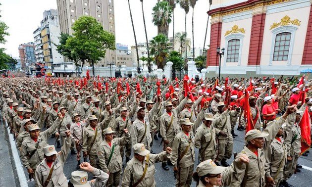 LealTelleria's tweet photo. Hoy, Día de la Milicia Bolivariana y del Pueblo en Armas, con gran orgullo felicitamos a los hombres y mujeres que, junto a los soldados patriotas, defendieron nuestra Soberanía Nacional y derrotaron el golpe de Estado el 13Abril2002.

Queridos Milicianos y Milicianas, Feliz Día. https://t.co/9BO6O8nhX6
