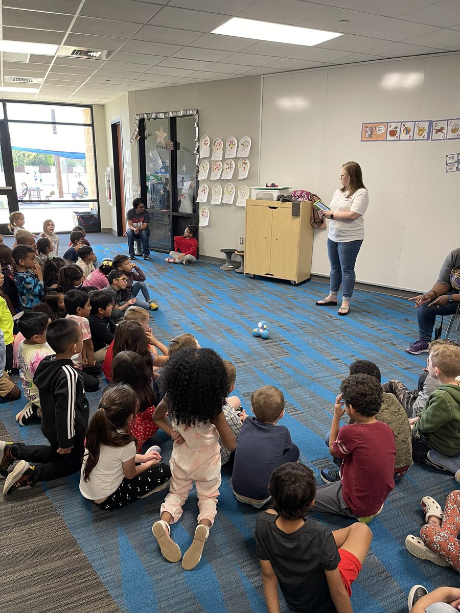 MsJ_Rod_P's tweet photo. So many fun things happening at @RobertsRdES this week.  From planning outside, buddy readers, and Dash doing a little geometry!  #WISDGreatness https://t.co/vOXuz6x0py