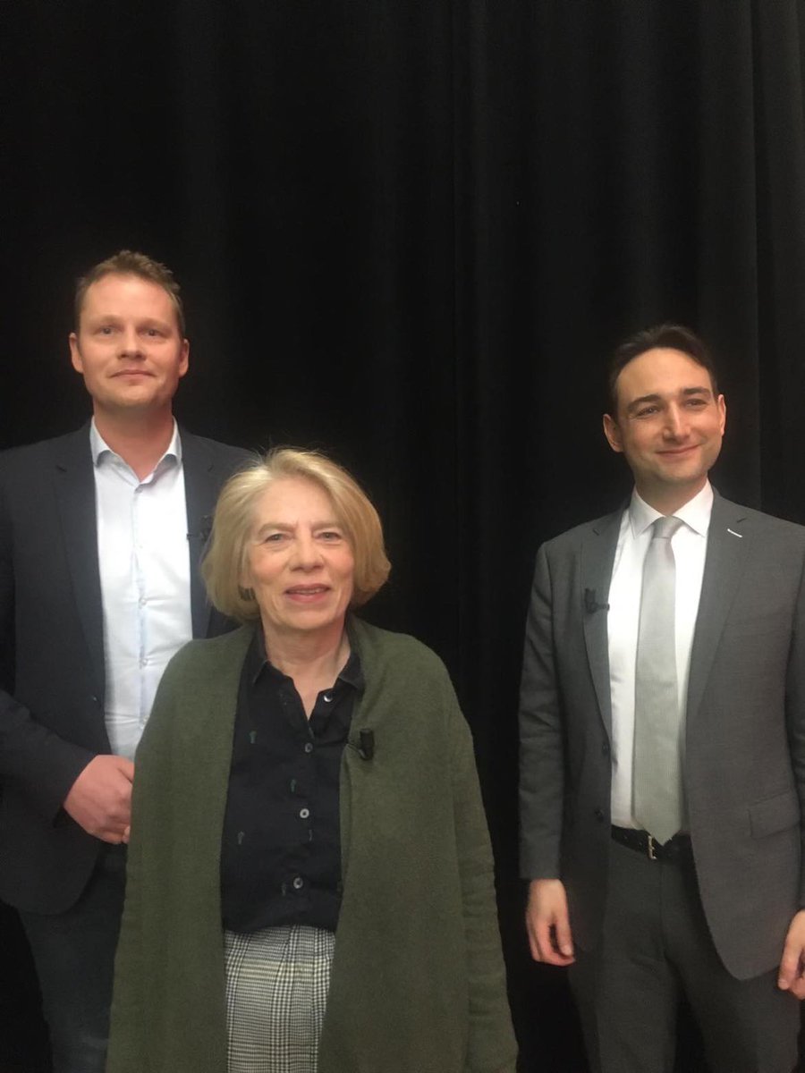 Samedi, l’Allemagne va fermer ses trois dernières centrales nucléaires et tourner le dos à l’atome, alors que la France souhaite six nouveaux EPR. Qui a raison ?

On en parle avec <a href="/lucileschmid/">Lucile Schmid</a>, <a href="/GoldbergNic/">Nicolas Goldberg</a> et <a href="/washingtonski/">Gregor Waschinski</a>. 

☢️ bit.ly/28youtube