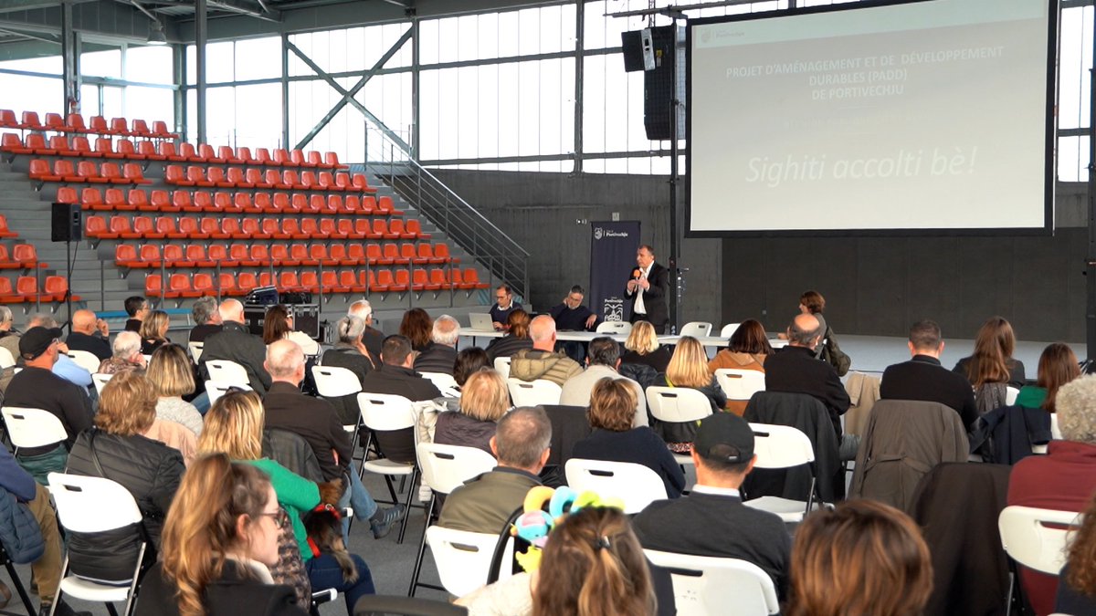 JC_Angelini's tweet image. Près de 200 personnes pour débattre du #PLU et du Plan d’Aménagement et de Développement Durable de #Portivechju ! Agriculteurs, jeunes actifs, propriétaires fonciers, acteurs économiques… rassemblés pour évoquer ce sujet majeur ! 
@citaportivechju