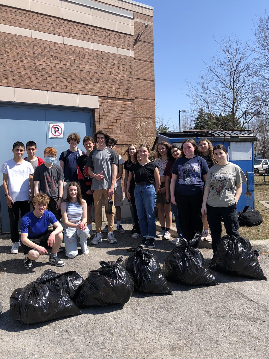 A big shout out to this awesome environmental science group for their hard work cleaning up around the school yard today. #ocsbEarth @ocsbEco @HolyTrinityOCSB #EarthMonth