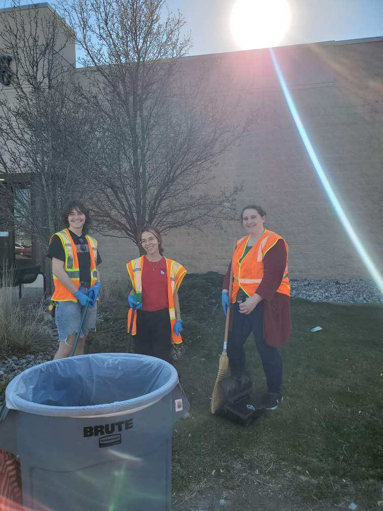 VsSullivan's tweet image. Day 3/4 of our clean up ! So far we have filled 5 trash bags . I have seen a few different faces each day❤️ @Aubry33679932 @aleahmarie19 @TGT_Angel  #g195cares