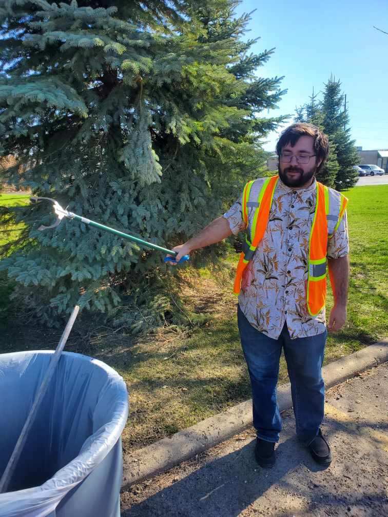 VsSullivan's tweet image. Day 3/4 of our clean up ! So far we have filled 5 trash bags . I have seen a few different faces each day❤️ @Aubry33679932 @aleahmarie19 @TGT_Angel  #g195cares