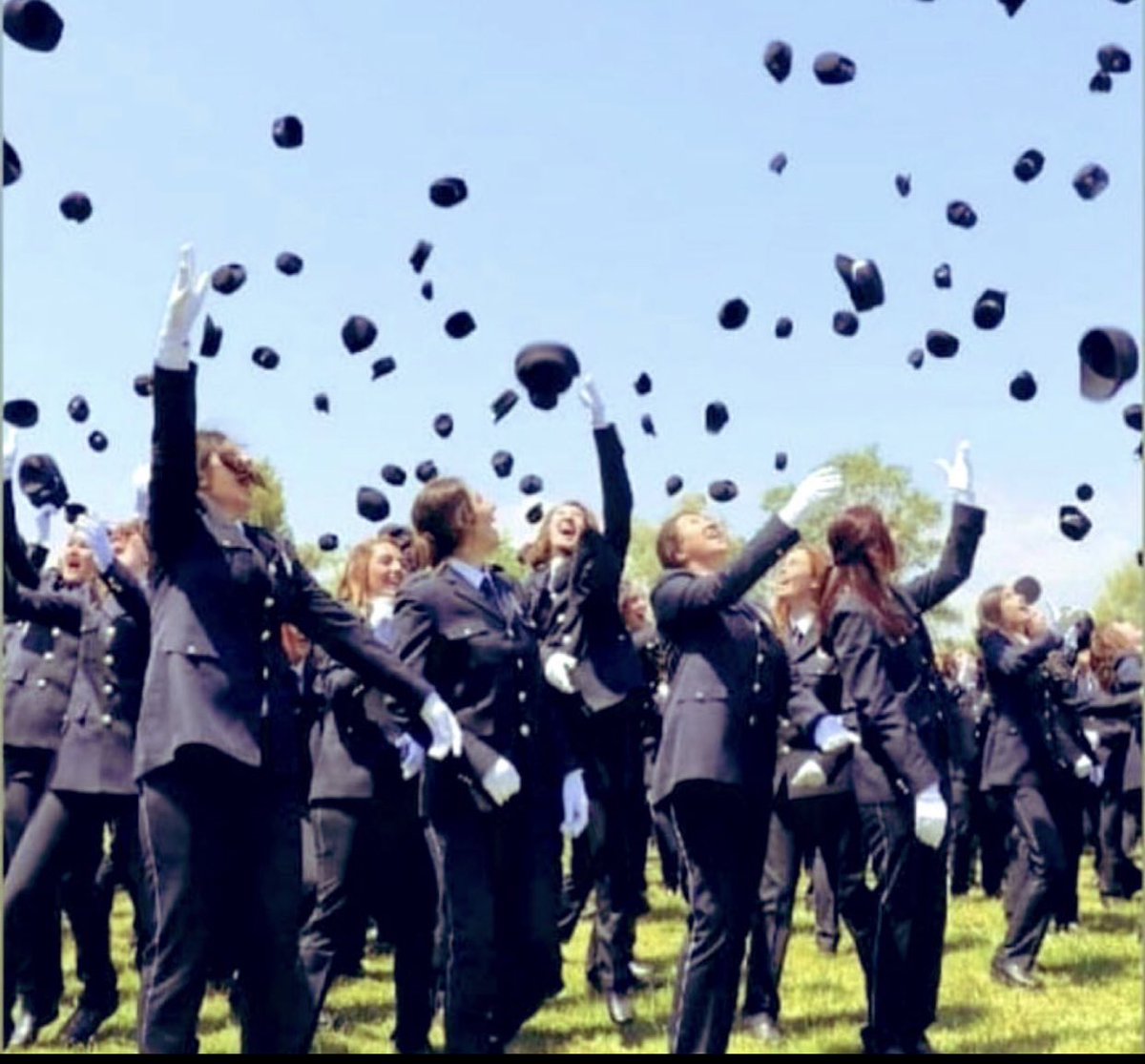 __1905gs's tweet photo. Hayalini kurduğumuz şu şanlı mesleğe , “Çok şükür kabul oldu ” sevincini yaşamayı nasip et Allahım .. #pomem30hemen 🇹🇷👮🏻 https://t.co/54cLNlWMcw