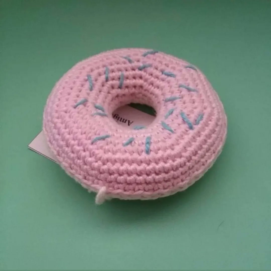 amiguruche's tweet photo. Vocês sabiam que dá pra por catnip em todos os nossos brinquedos para gatos?
Não sabe o qué é catnip??
Vou te explicar...

Também conhecida como erva de gato ou erva gateira, o Catnip teve origem na Europa e na Ásia, e hoje traz diversos benefícios para os nossos bichanos.
+ https://t.co/3tDNUwHsV3