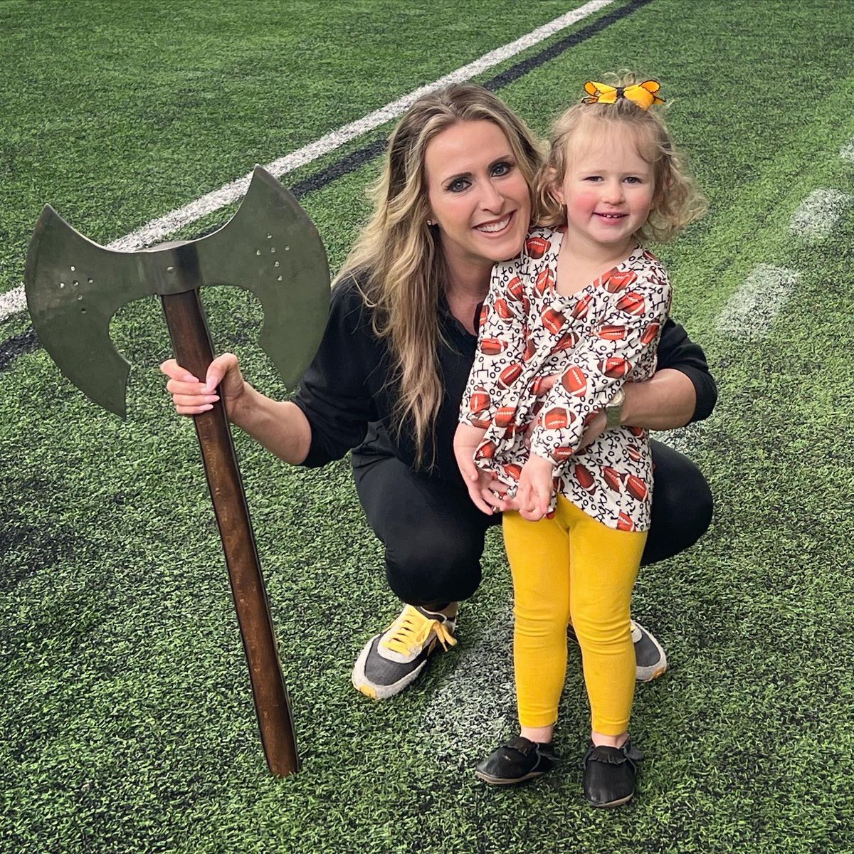 BeautyBabesBall's tweet photo. Miss Lola and I enjoying another @vandalsfball spring ball practiceπ€ππβπΌ'sβ¬οΈπ§πΌ
#GoVandals #footballfamily #loladakota #jaxtonjay #footballwife #coachswife #footballmom @jaxtonjay @Coach_Eck https://t.co/FQGxCWfPff