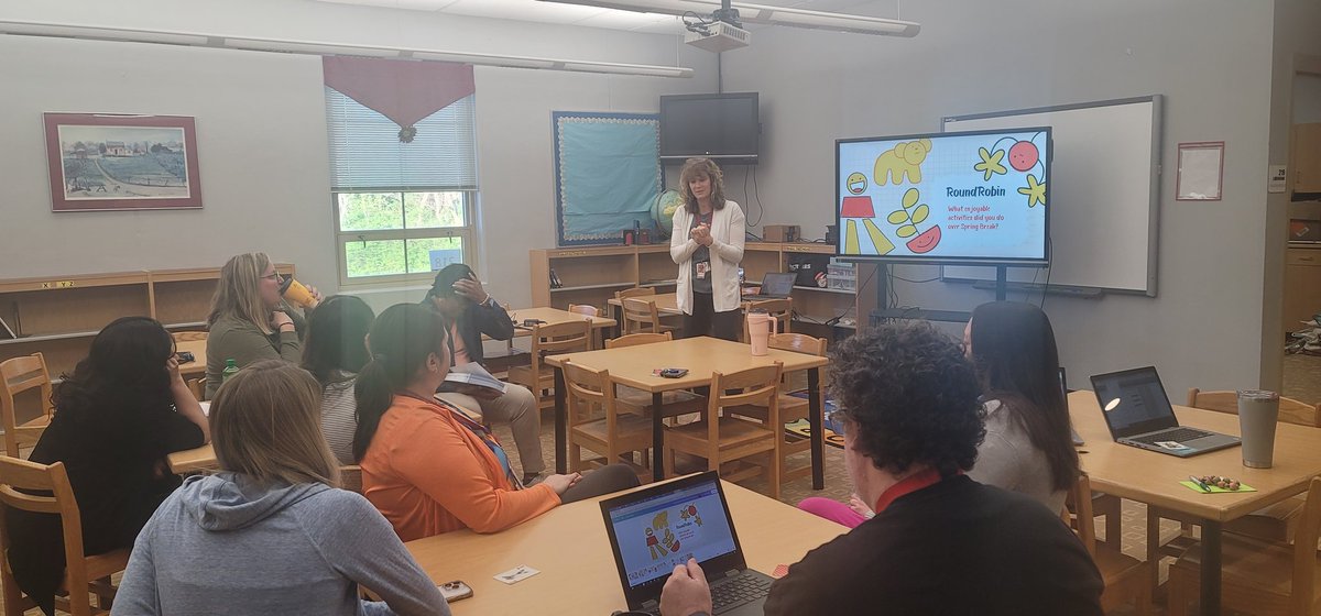 lilvike31's tweet photo. Our instructional coach conducted a wings meeting utilizing the Kagan strategy Round Robin. #vikingdiff https://t.co/Oed6lzkch4