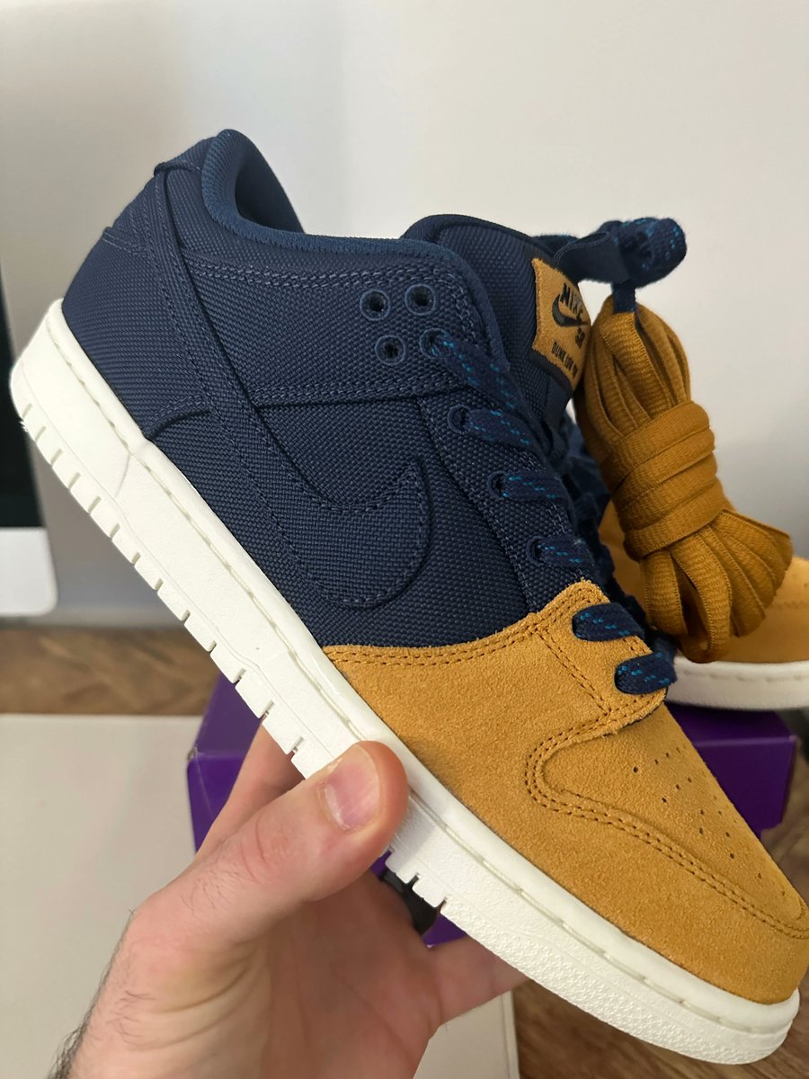 TheSiteSupply's tweet photo. Close up with the Nike SB Dunk Low Pro Midnight Navy -> https://t.co/TZf94I4DwW 

📸 @uncle_chrissy https://t.co/7TMPrhcvpV