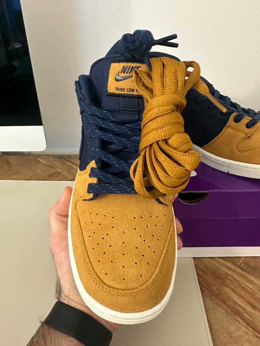 TheSiteSupply's tweet photo. Close up with the Nike SB Dunk Low Pro Midnight Navy -> https://t.co/TZf94I4DwW 

📸 @uncle_chrissy https://t.co/7TMPrhcvpV