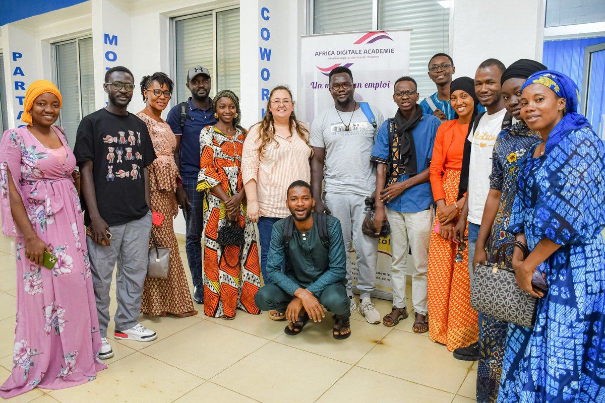 TOogueda's tweet photo. Financรฉ par #LUnioneuropรฉenne et mis en ลuvre par @ENABELenguinee, Le #RESAE (Rรฉseau des structures dโaccompagnement ร lโentrepreneuriat) ร travers notre prรฉsidente coordonne les activitรฉs du projet 100% CREATIVE.
#TOogueda #RESAE #UnionEuropรฉenne #Enabel #GuinรฉeCrรฉative https://t.co/4t5Pjifq79