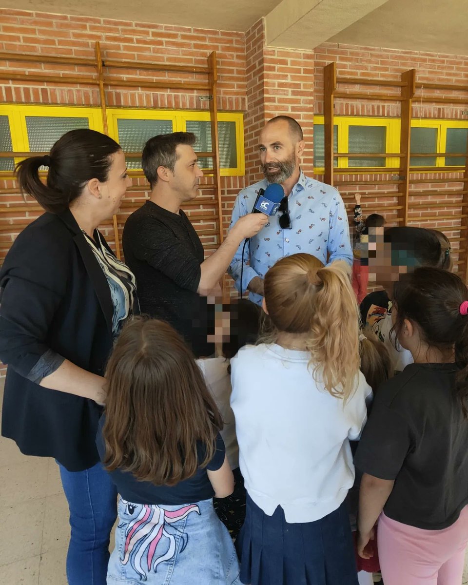 ondacolor's tweet photo. 🎙 Conexión en directo con el C.P. Juan Ayala de #Ceutí

👉La Alcaldesa de Ceutí junto al concejal de Educación, han clausurado esta mañana la escuela de Semana Santa.

▶️ Escúchalo completo en #Spotify :
https://t.co/OZ5mgOH4Pi https://t.co/eyLIEdhc64