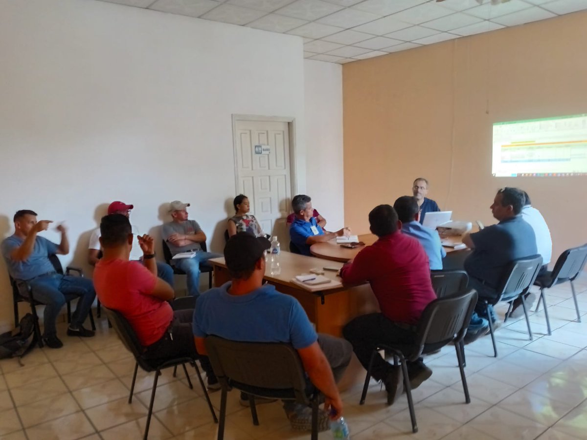 FUNDEMAC's tweet photo. El 12- 04-2023, se realizó a reunión mensual de todas las entidades del FOAG y la participación del Dr. Julio Aguilar. Se trataron asuntos que fortalecerán la gobernanza y la gestión. Agradecemos al Dr. Aguilar por sumarse #fundemac #foag #sibasimorazan https://t.co/0QtwOiL0ga
